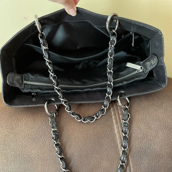 ‼️SOLD‼️CHANEL 2.55 reissue glazed caviar quilted diamond shine tote - Picture 5 of 16